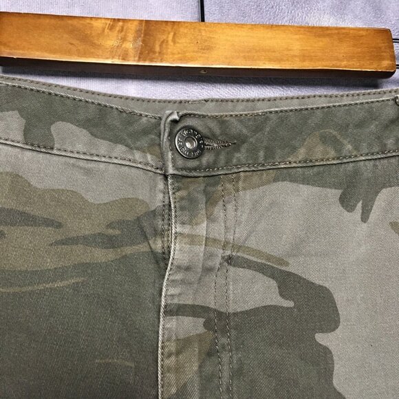 Wrangler Mens Camo Cargo Shorts size 40 - 42 Green Cotton Stretch Camouflage - Picture 4 of 13